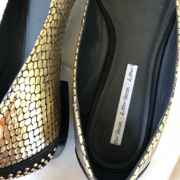 & Other Stories Metallic Gold, Pointed Toe, Reptile Flats Sz 38 w/ Studs on Heel - Picture 5 of 7